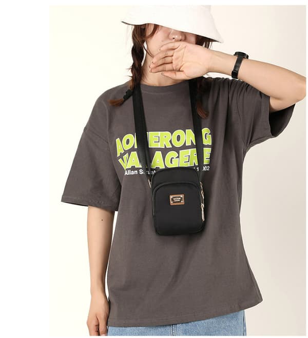 INF Nailoninen crossbody-puhelinkassi korttipaikoilla