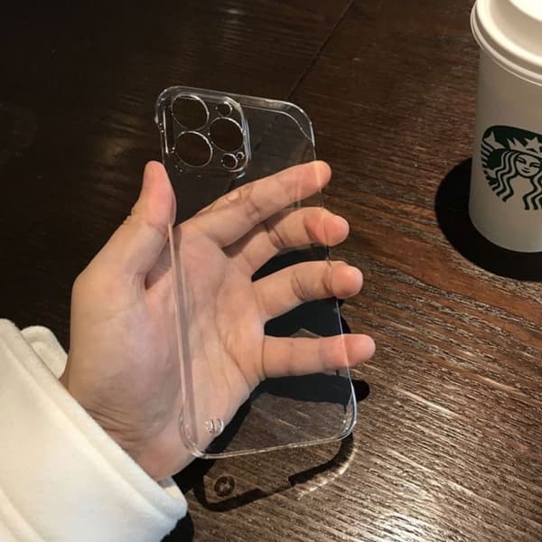 INF Erittäin ohut kirkas kotelo iPhone 16:lle