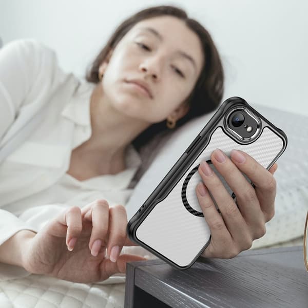 SKALO iPhone 16e Translucent Carbon Cover - Sort