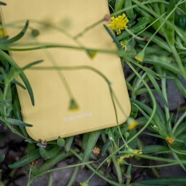 Spacecase Silikonevesker For Iphone 12 Pro Max Gul Deksler
