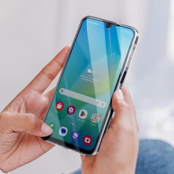 Heltäckande skal för Samsung A16 med upphöjd kameralins, transparent