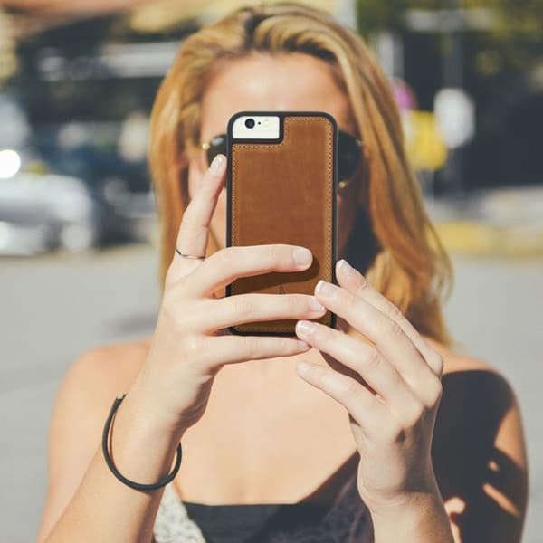 Coque iPhone 8+, 7+, 6+, 6S+ Hårdförande Skydd i Äkta Läder Akashi Kamel