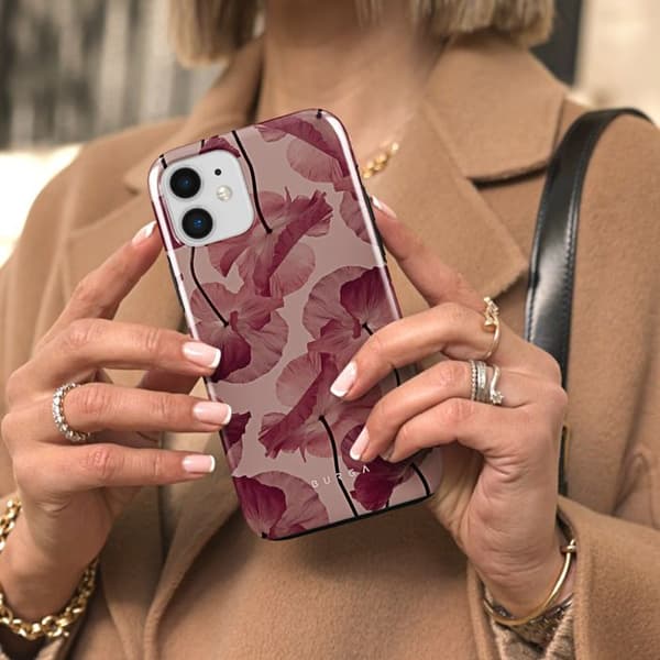 Kåpa för iPhone 11 Elegant Mönster Öm Kyss Burga Bordeaux