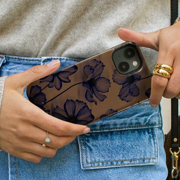 Coque MagSafe för iPhone 15 Elegant Velvet Night Burga Mörklila