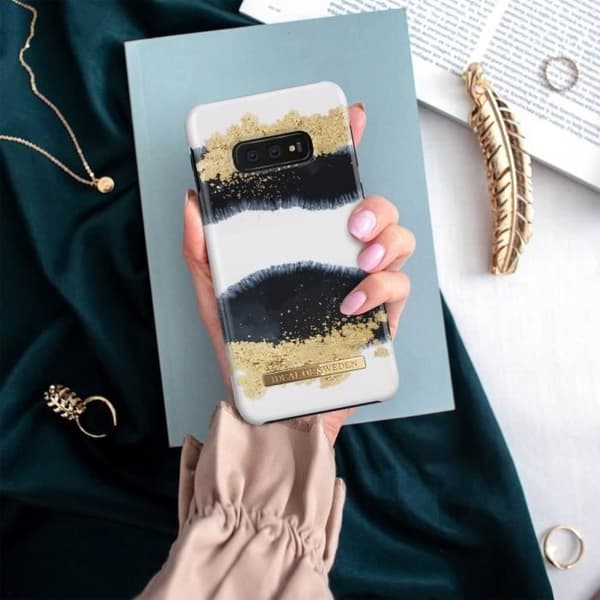Coque Galaxy S10e - Ideal of Sweden - Glänsande Lakrits - Resistent - Trådlös laddning QI