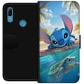 Miniatyrbillede 1 af 3: Huawei Y6 (2019) Tegnebogsetui Stitch med skildpadde - sød blå alien i tropisk strandmiljø fra Disney