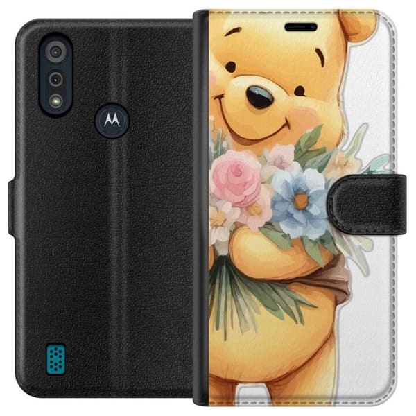 Motorola Moto E6i Tegnebogsetui Nalle Puh med blomster - klassisk børnefavorit i en blomstrende forårs miljø