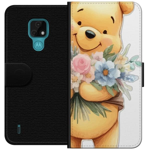 Motorola Moto E7 Plånboksfodral Nalle Puh med blommor – klassisk barnfavorit i blommande vårmiljö