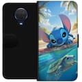 Pikkukuva 1 / 3: Nokia G20 Lompakkokotelo Stitch kilpikonnalla - söpö sininen avaruusolento trooppisessa rantaympäristössä Disneyn tapaan