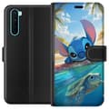 Pikkukuva 1 / 3: OnePlus Nord Lompakkokotelo Stitch kilpikonnalla - söpö sininen avaruusolento trooppisessa rantaympäristössä Disneyn tapaan