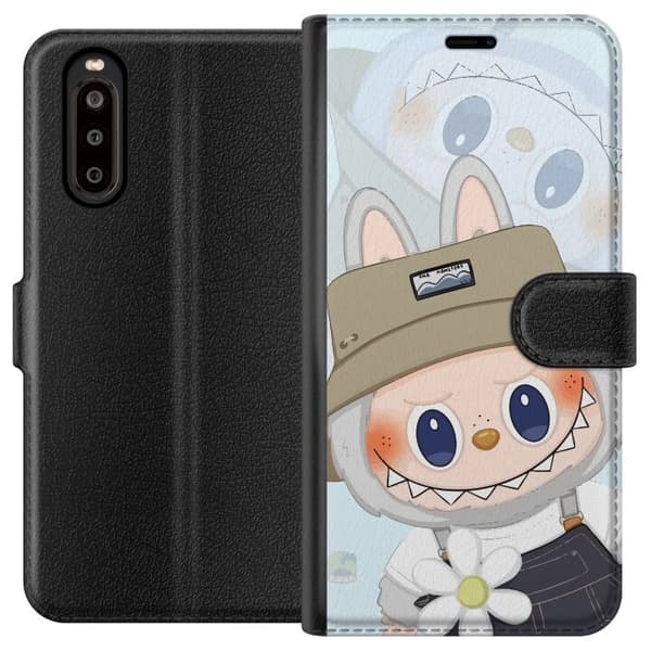 Sony Xperia 10 II Plånboksfodral Labubu med hatt – Pop Mart-figur Mr. Butcher i retro stil med karaktär