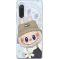 Miniatyrbilde 1 av 3: Sony Xperia 10 V Gjennomsiktig deksel Labubu med hatt - Pop Mart-figur Mr. Butcher i retrostil med karakter
