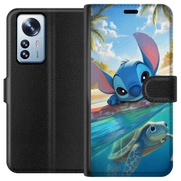Xiaomi 12 Pro Plånboksfodral Stitch med sköldpadda – söt blå alien i tropisk strandmiljö från Disney