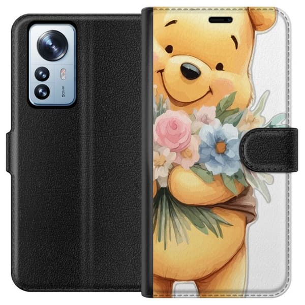 Xiaomi 12 Pro Plånboksfodral Nalle Puh med blommor – klassisk barnfavorit i blommande vårmiljö