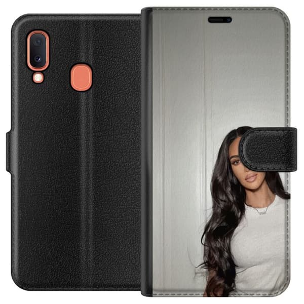 Samsung Galaxy A20e Tegnebogsetui Kim Kardashian – Iconic Style Collection