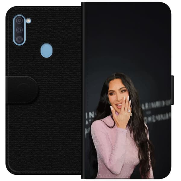 Samsung Galaxy A11 Tegnebogsetui Kim Kardashian – Trending Outfits 2025
