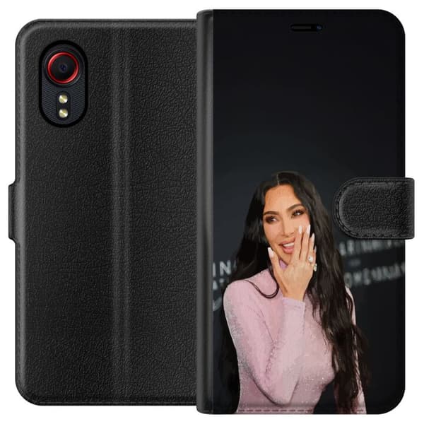 Samsung Galaxy Xcover 5 Tegnebogsetui Kim Kardashian – Trending Outfits 2025