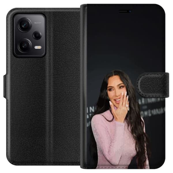 Xiaomi Redmi Note 12 Pro Tegnebogsetui Kim Kardashian – Trending Outfits 2025