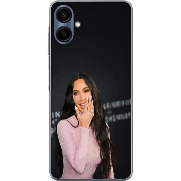 Samsung Galaxy A06 Läpinäkyvä kuori Kim Kardashian – Trending Outfits 2025