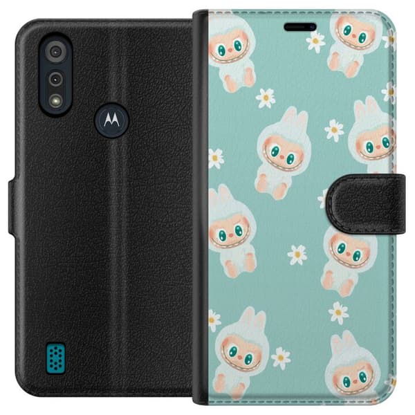 Motorola Moto E6i Plånboksfodral Labubu Candy Vibes – Söt och färgglad monsterstil