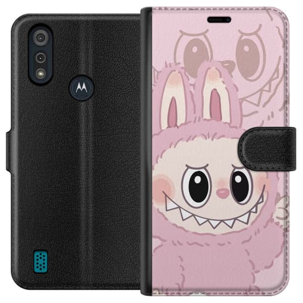 Motorola Moto E6i Plånboksfodral Labubu Floral Freak – Blommigt monster i vintage-stil