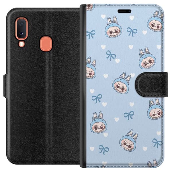 Samsung Galaxy A20e Plånboksfodral Labubu Fire Spirit – Eldigt monster i rött och orange