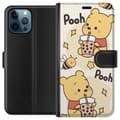 Pikkukuva 1 / 3: Apple iPhone 12 Pro Lompakkokotelo Nalle Pooh - klassinen karhumotiivi uudessa tulkinnassa