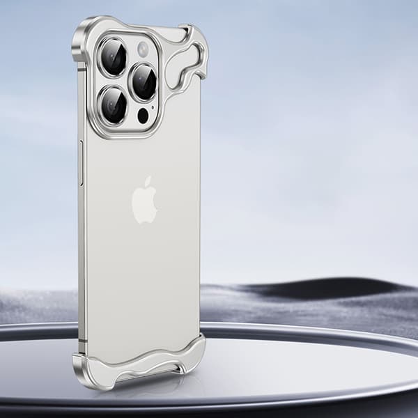 INF Unikt metalrammeetui + linsefilm til iPhone 12 Sølv