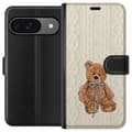 Miniatyrbilde 1 av 3: Google Pixel 9 Pro Lommeboketui Liten Bamse – klassisk bamse i enkel design