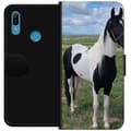 Miniatyrbillede 1 af 3: Huawei Y6 (2019) Tegnebogsetui Hestemagi - stiliseret hest i en rolig farveskala