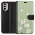 Miniatyrbild 1 av 3: Motorola Moto G31 Plånboksfodral Prästkragar – blommigt mönster i svensk sommarstil