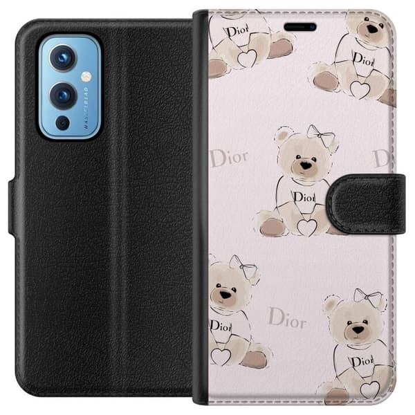 OnePlus 9 Plånboksfodral Teddy Dior Vibes – lyxig nalle i fashionstil