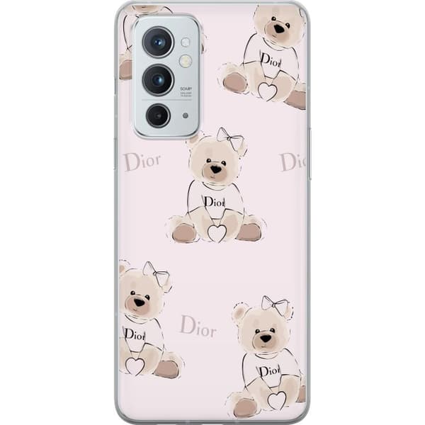 OnePlus 9RT 5G Genomskinligt Skal Teddy Dior Vibes – lyxig nalle i fashionstil
