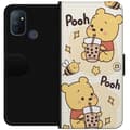 Miniatyrbilde 1 av 3: OnePlus Nord N100 Lommeboketui Nalle Pooh stil - klassisk bjørnemotiv i en ny tolkning