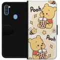 Miniatyrbild 1 av 3: Samsung Galaxy A11 Plånboksfodral Nalle Pooh Style – klassiskt björnmotiv i ny tolkning