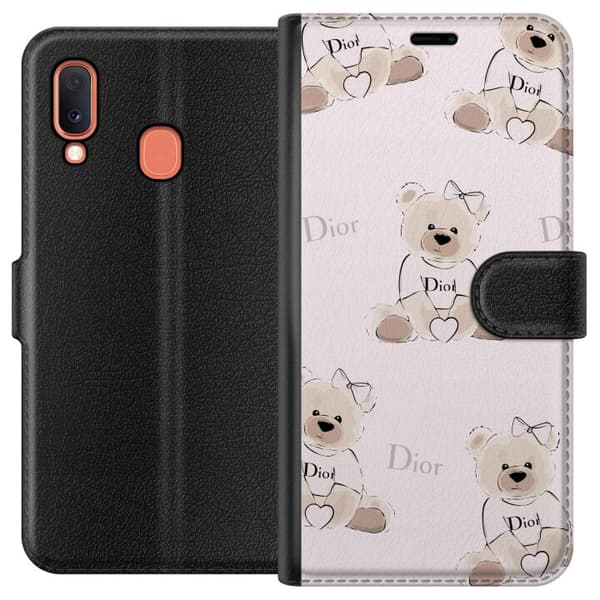 Samsung Galaxy A20e Lompakkokotelo Teddy Dior Vibes - ylellinen nalle muotityyliin