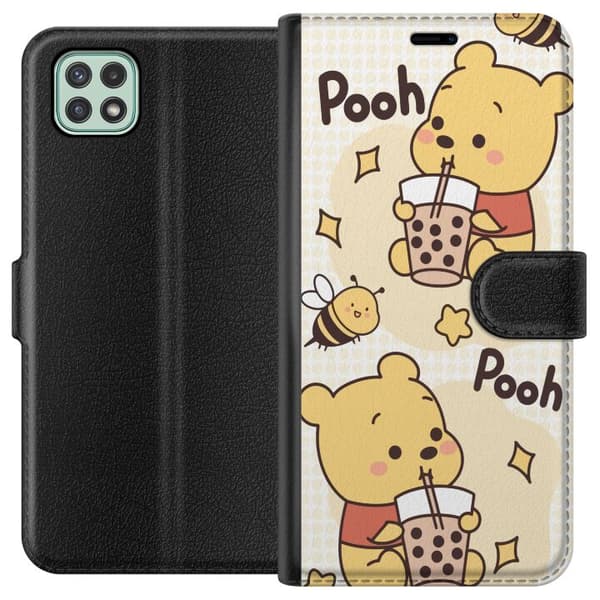 Samsung Galaxy A22 5G Lompakkokotelo Nalle Pooh - klassinen karhumotiivi uudessa tulkinnassa