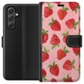 Miniatyrbild 1 av 3: Samsung Galaxy A35 Plånboksfodral Strawberry Dreams – jordgubbsmönster i retrostil