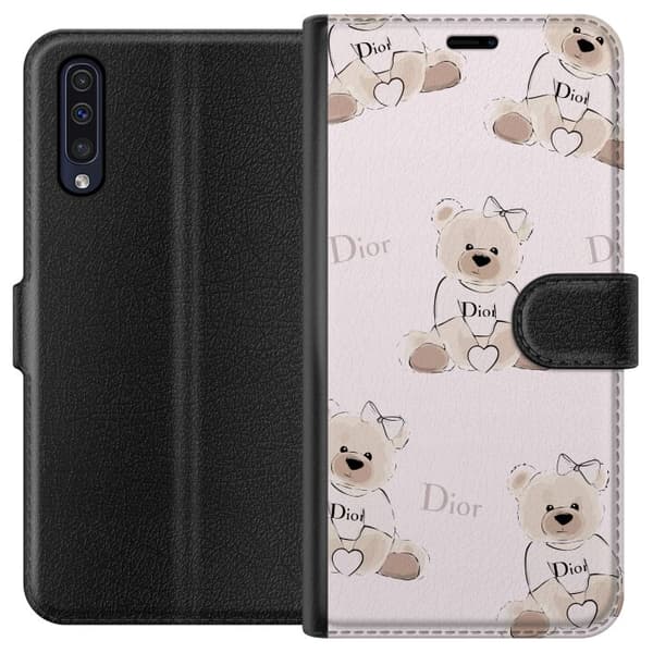 Samsung Galaxy A50 Lompakkokotelo Teddy Dior Vibes - ylellinen nalle muotityyliin