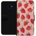 Miniatyrbild 1 av 3: Samsung Galaxy J6+ Plånboksfodral Strawberry Dreams – jordgubbsmönster i retrostil
