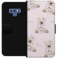 Miniatyrbild 1 av 3: Samsung Galaxy Note9 Plånboksfodral Teddy Dior Vibes – lyxig nalle i fashionstil