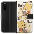 Miniatyrbillede 1 af 3: Sony Xperia 10 II Tegnebogsetui Nalle Pooh-stil - klassisk bjørnemotiv i en ny fortolkning