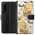 Miniatyrbild 1 av 3: Sony Xperia 1 IV Plånboksfodral Nalle Pooh Style – klassiskt björnmotiv i ny tolkning