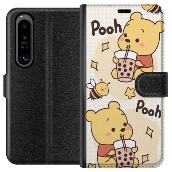 Sony Xperia 1 IV Plånboksfodral Nalle Pooh Style – klassiskt björnmotiv i ny tolkning