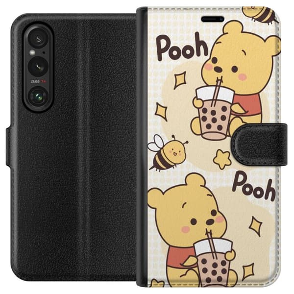 Sony Xperia 1 V Plånboksfodral Nalle Pooh Style – klassiskt björnmotiv i ny tolkning