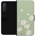 Miniatyrbild 1 av 3: Sony Xperia 5 II Plånboksfodral Prästkragar – blommigt mönster i svensk sommarstil