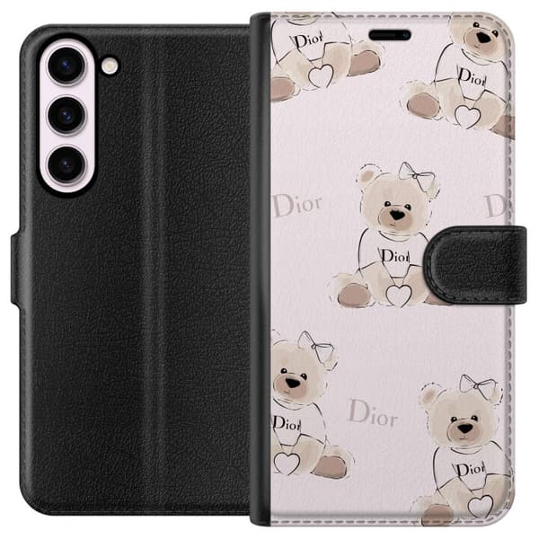 Samsung Galaxy S23+ Plånboksfodral Teddy Dior Vibes – lyxig nalle i fashionstil