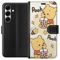 Pikkukuva 1 / 3: Samsung Galaxy S25 Lompakkokotelo Nalle Pooh - klassinen karhumotiivi uudessa tulkinnassa