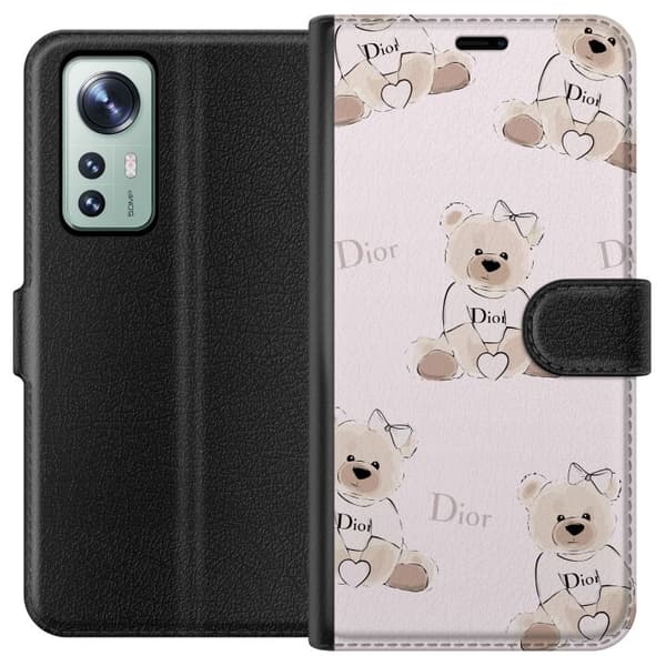 Xiaomi 12 Plånboksfodral Teddy Dior Vibes – lyxig nalle i fashionstil