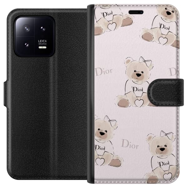 Xiaomi 13 Plånboksfodral Teddy Dior Vibes – lyxig nalle i fashionstil